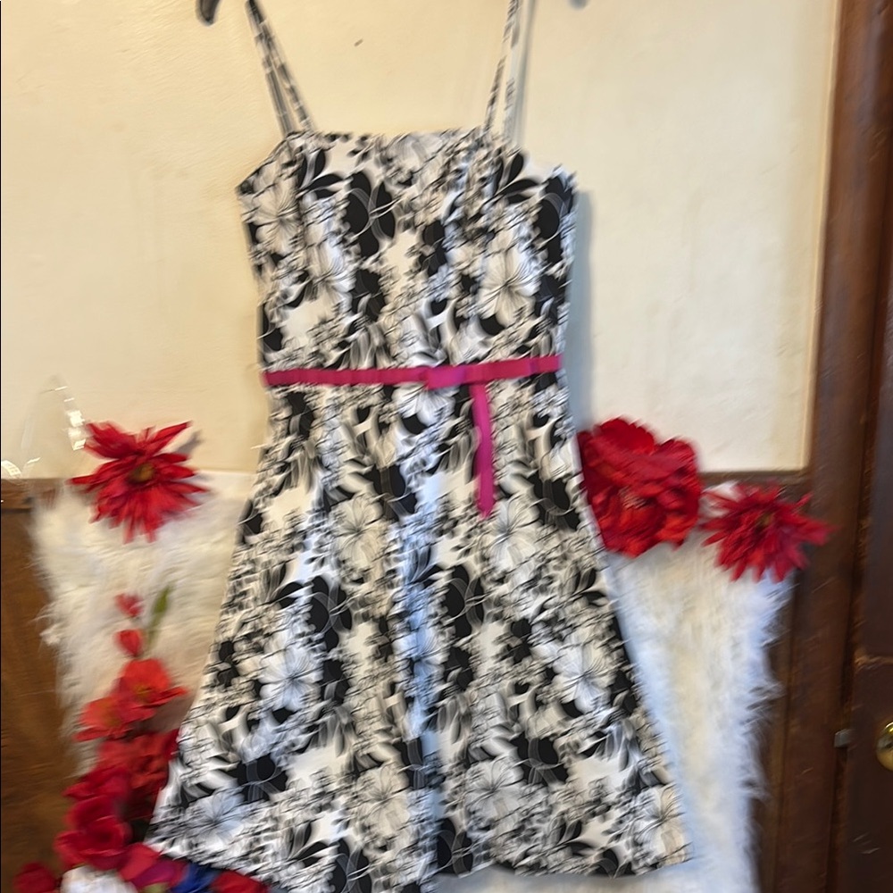 Black and White Sleeveless Fit and Flare Cocktail Dress